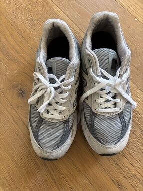 New Balance 990 gray sneakers